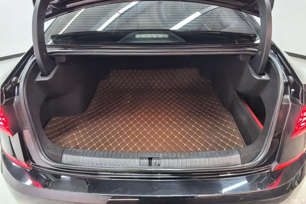 Volkswagen Passat, 2021 4
