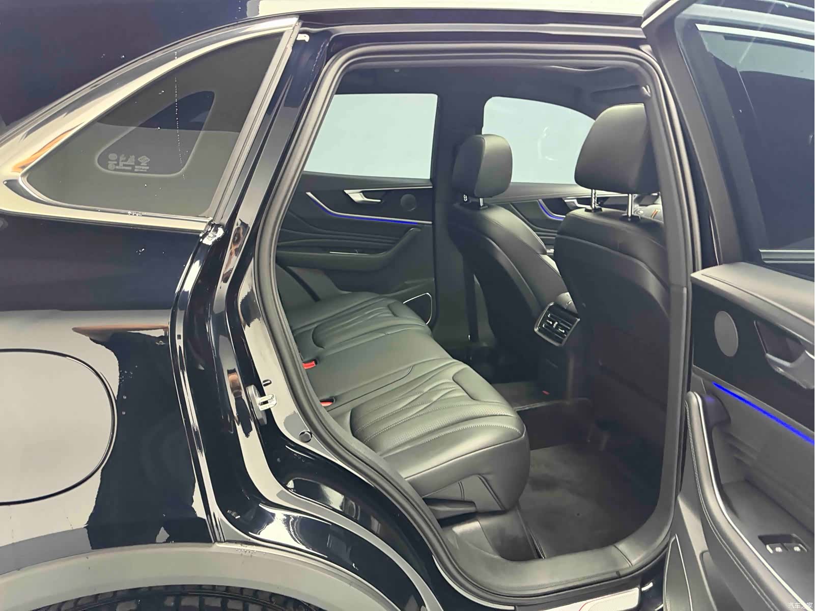 Hongqi HS5, 2026 12