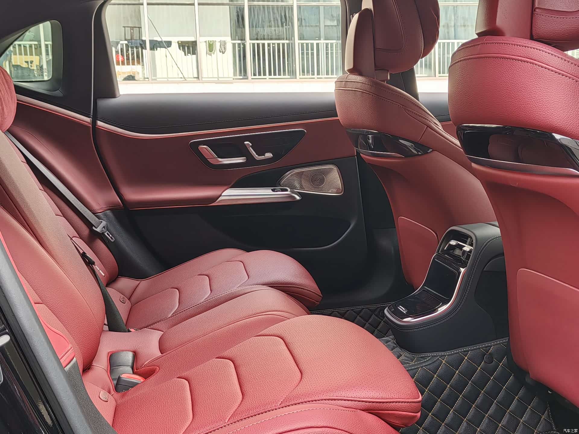 Mercedes-Benz E-Class, 2025 21