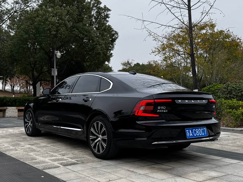 Volvo S90