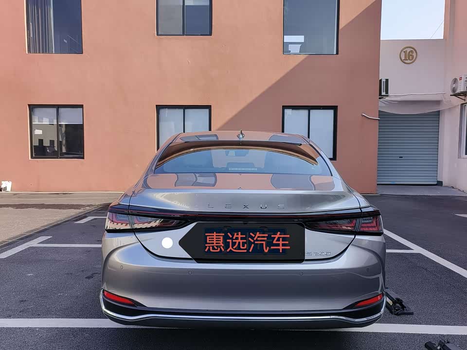 Lexus ES