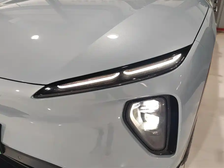 NIO ES6