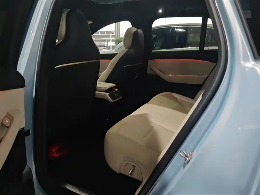 NIO ES6