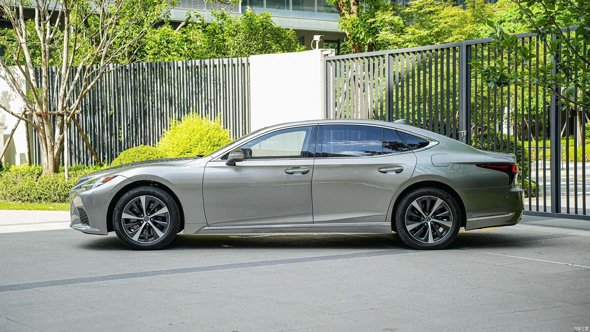 Lexus LS, 2022 7