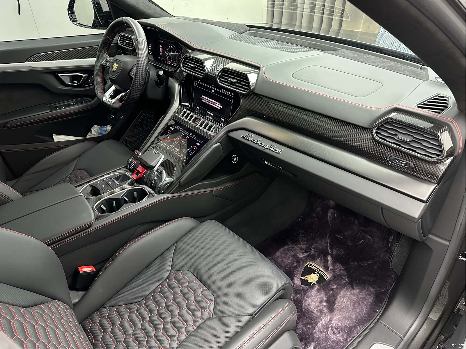 Lamborghini Urus, 2022 12