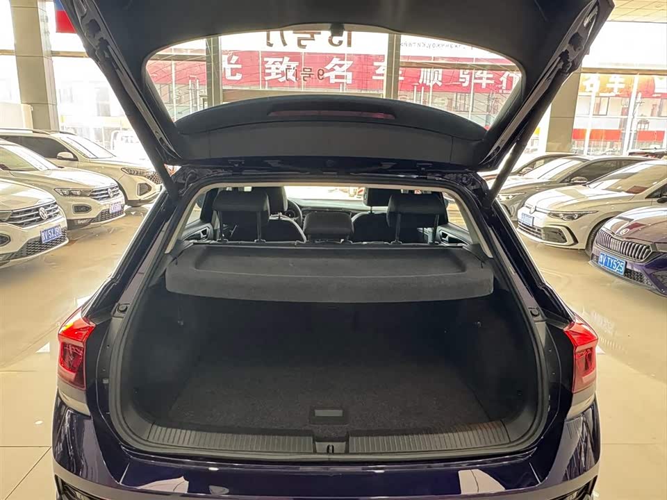 Volkswagen T-ROC exploring Songs