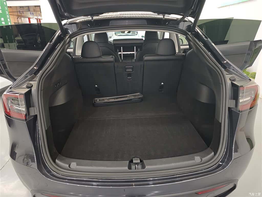 Tesla Model Y, 2024 8
