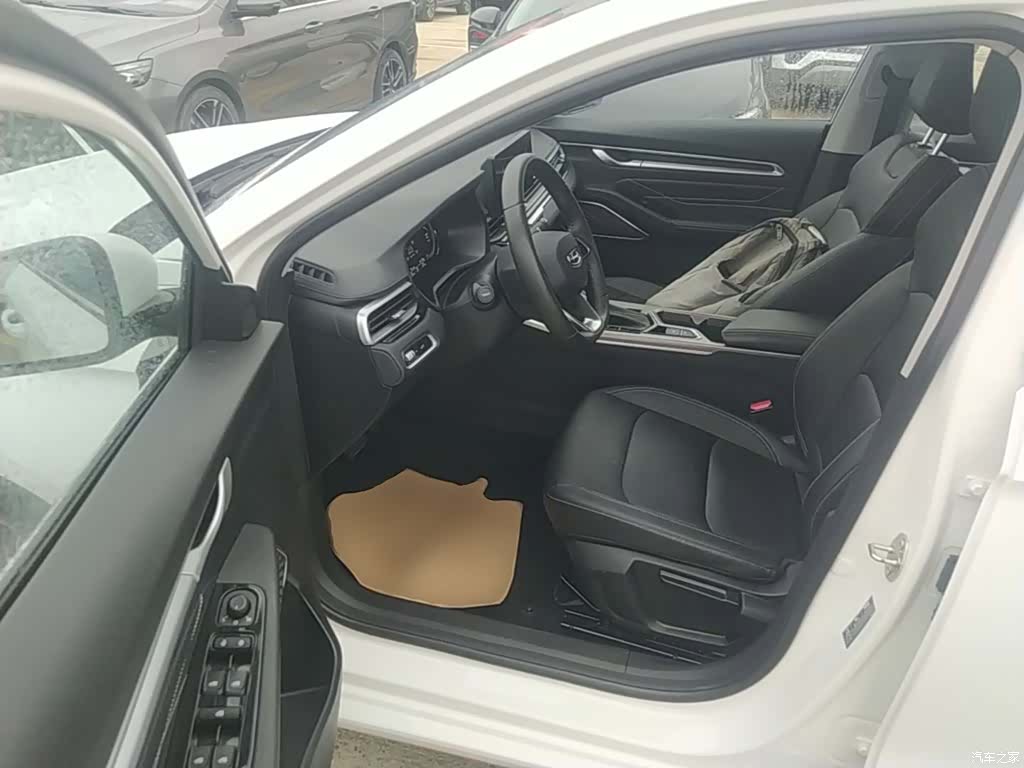 Geely Emgrand, 2023 16