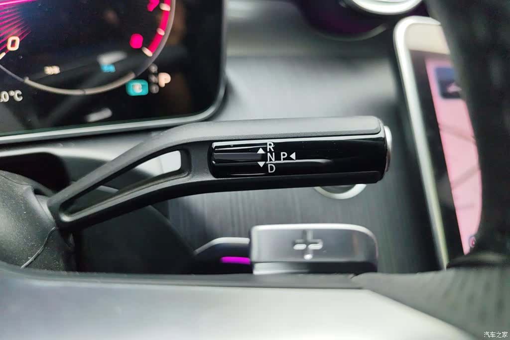 Mercedes-Benz C-Class, 2024 16