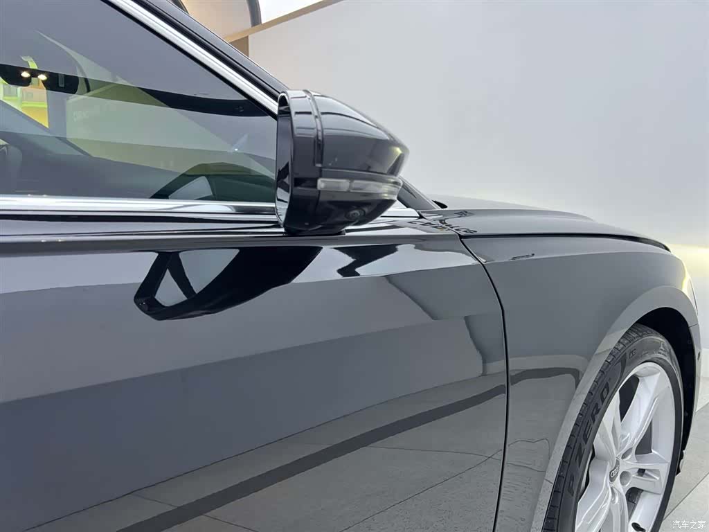 Audi A8L, 2022 3