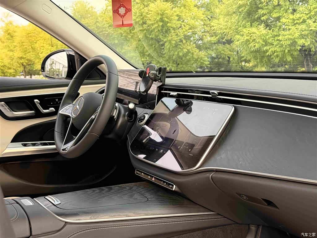 Mercedes-Benz E-Class, 2026 10