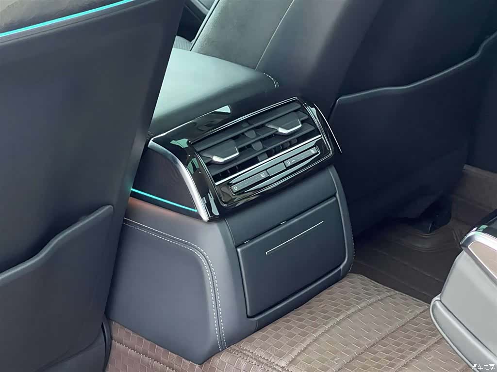 Audi A8L, 2022 27