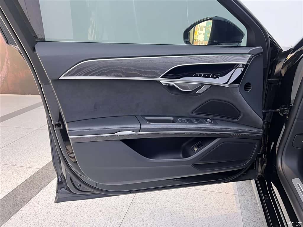 Audi A8L, 2022 31