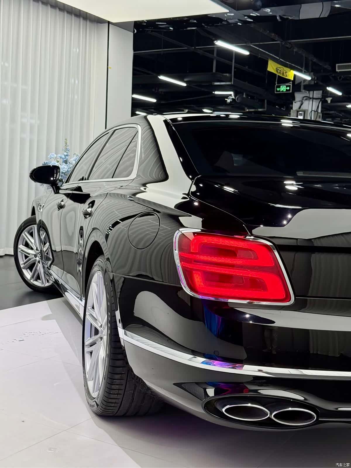 Bentley Flying Spur, 2024 10
