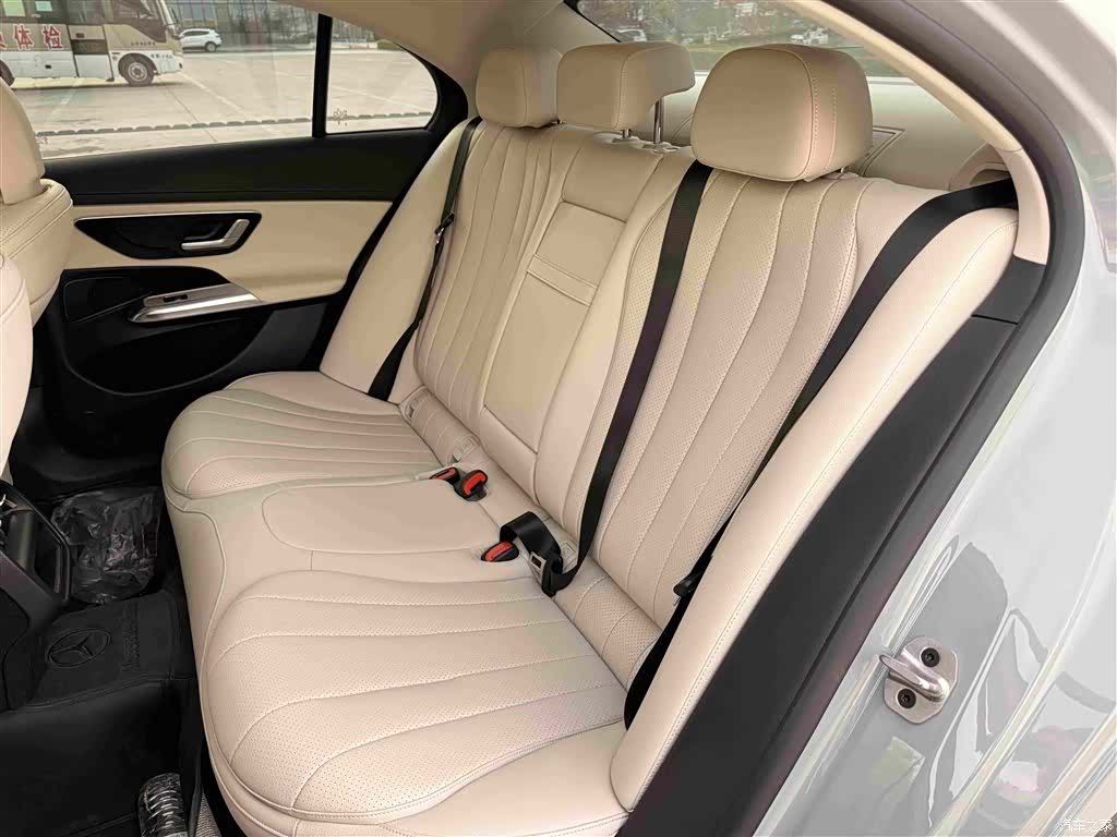 Mercedes-Benz E-Class, 2026 12