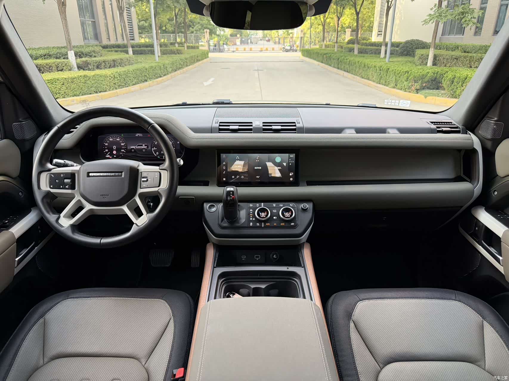 Land Rover Defender, 2021 8