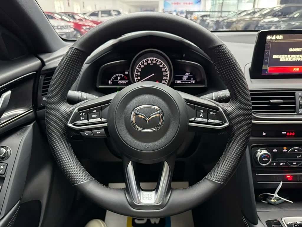 Mazda CX-4, 2023 11