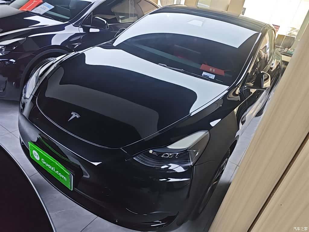 Tesla Model Y, 2023 1