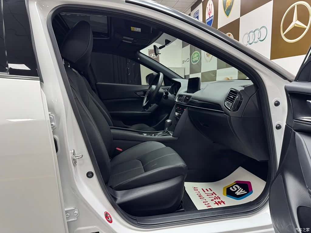 Mazda CX-4, 2023 10