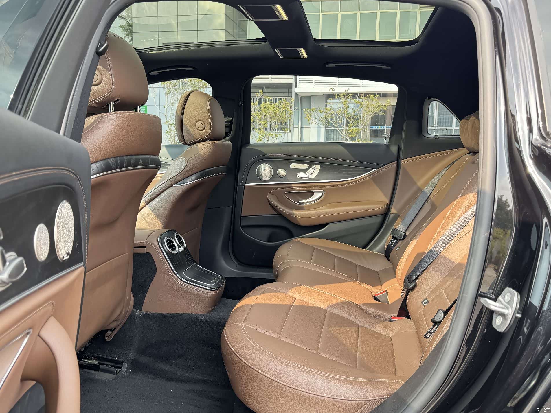Mercedes-Benz E-Class, 2022 13