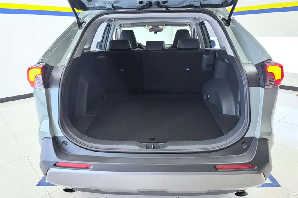 Toyota RAV4, 2020 4