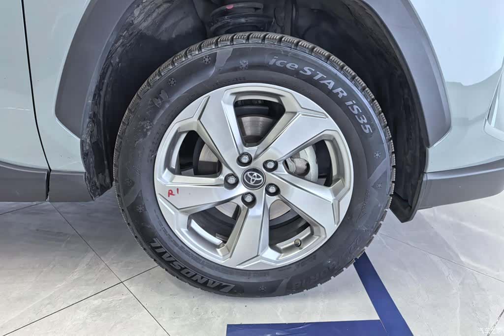 Toyota RAV4, 2020 6