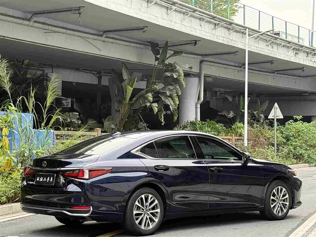 Lexus ES, 2023 22