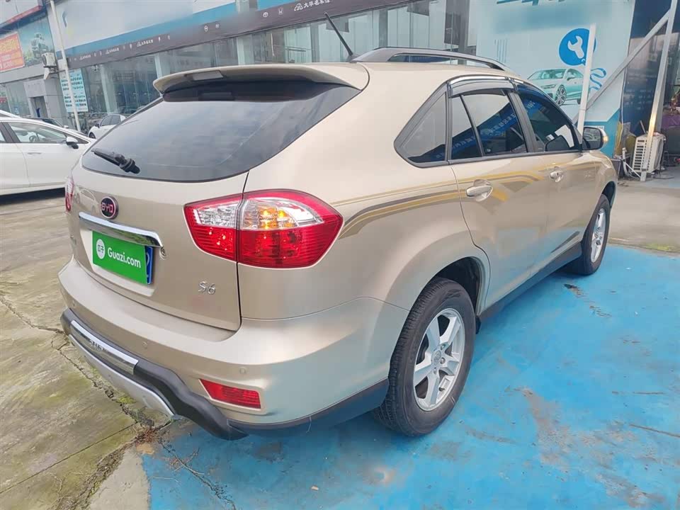 BYD S6