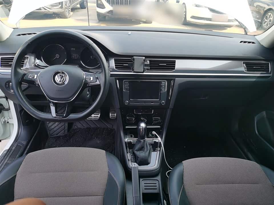 Volkswagen C-TREK Wei Collar