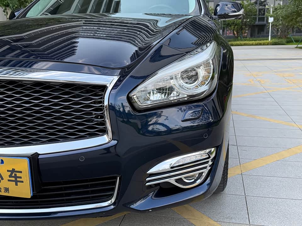 Infiniti Q70
