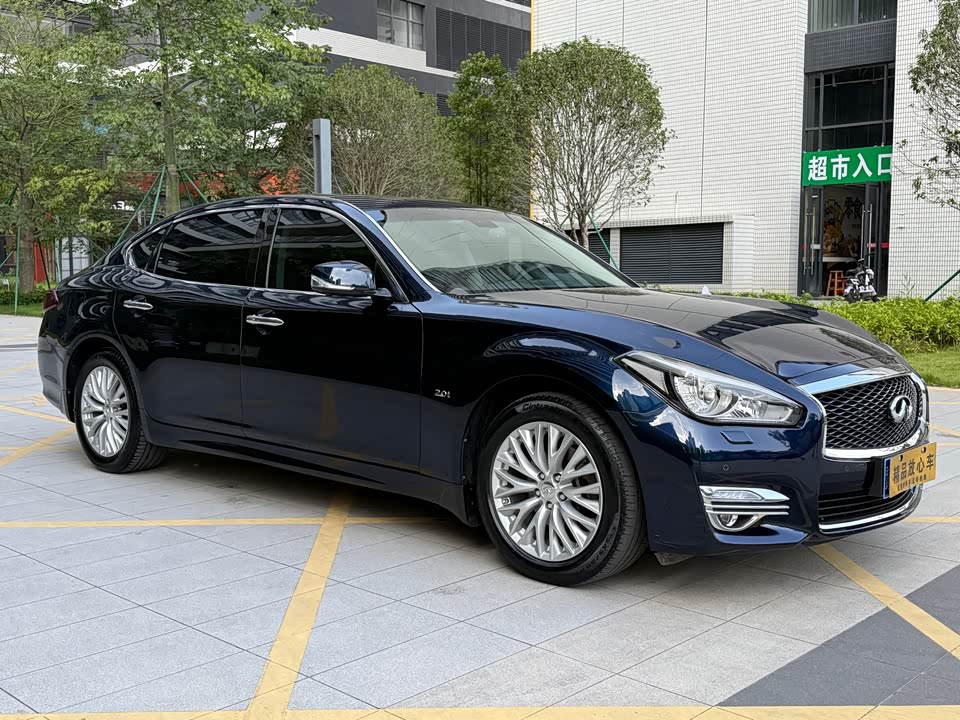 Infiniti Q70