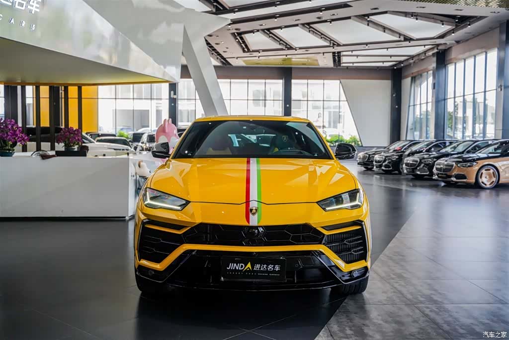 Lamborghini Urus, 2023 4
