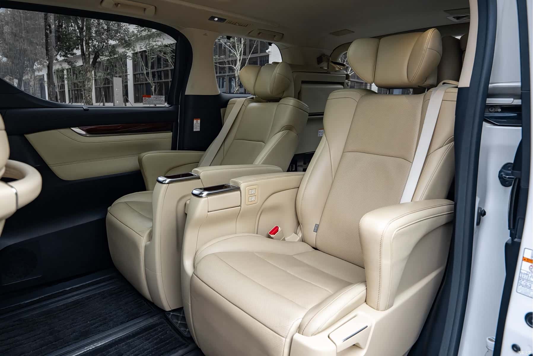 Toyota Alphard, 2017 7