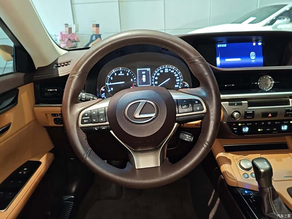 Lexus ES, 2018 11