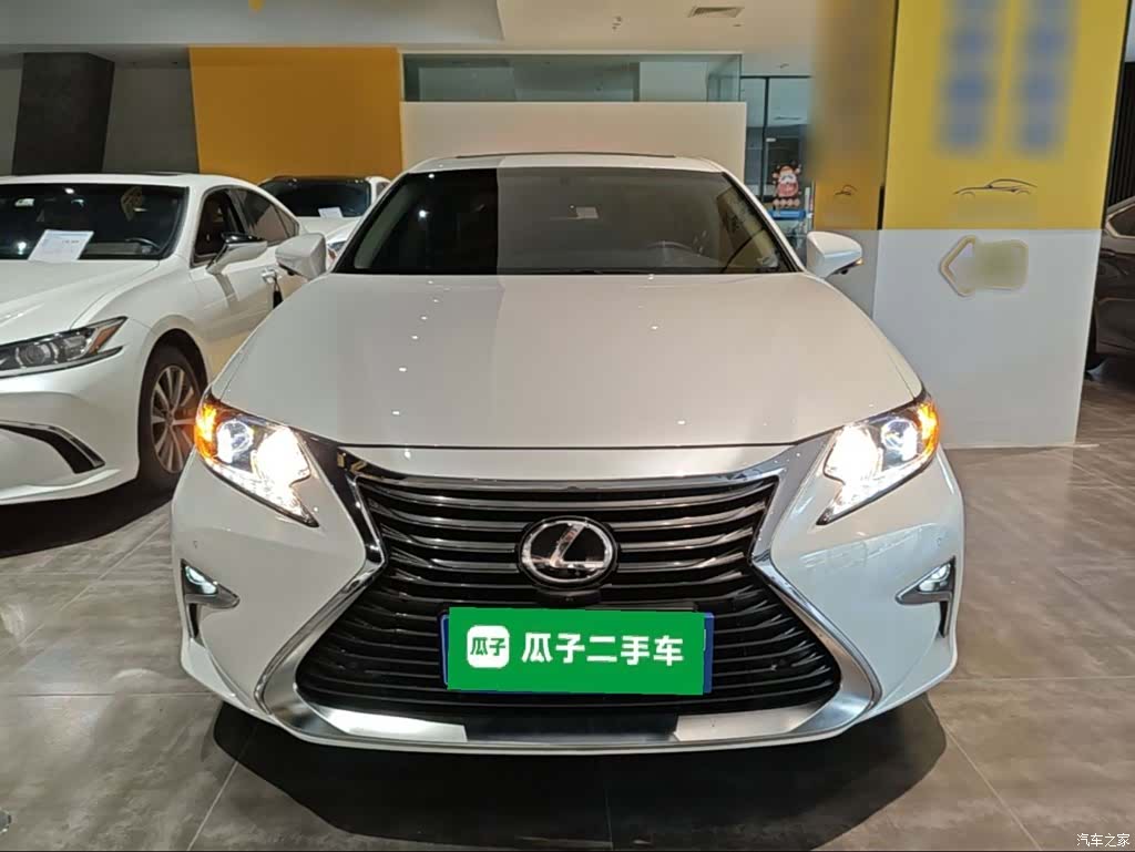 Lexus ES, 2018 3