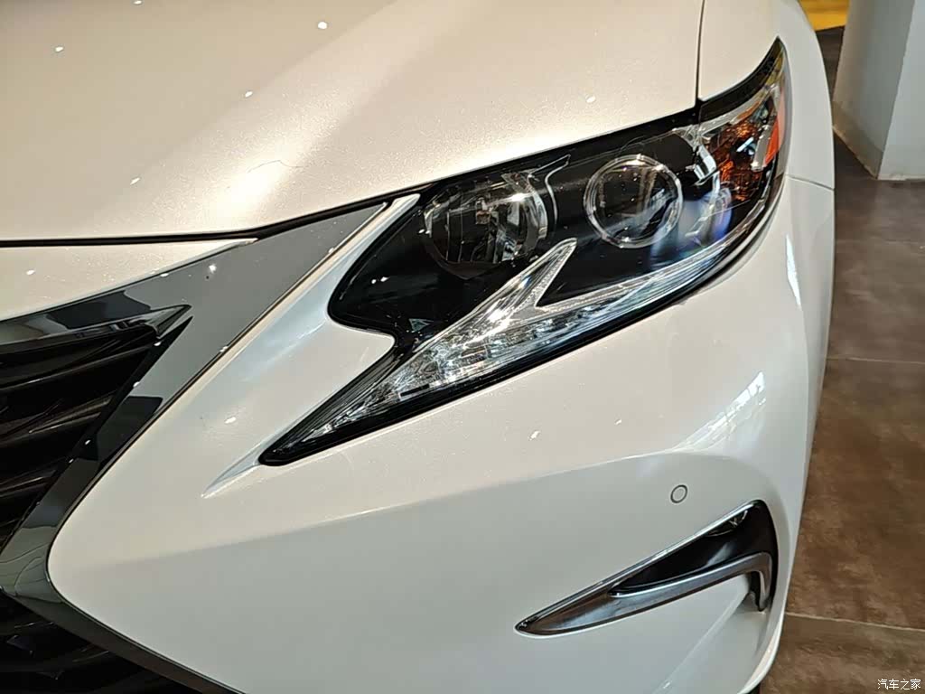 Lexus ES, 2018 24
