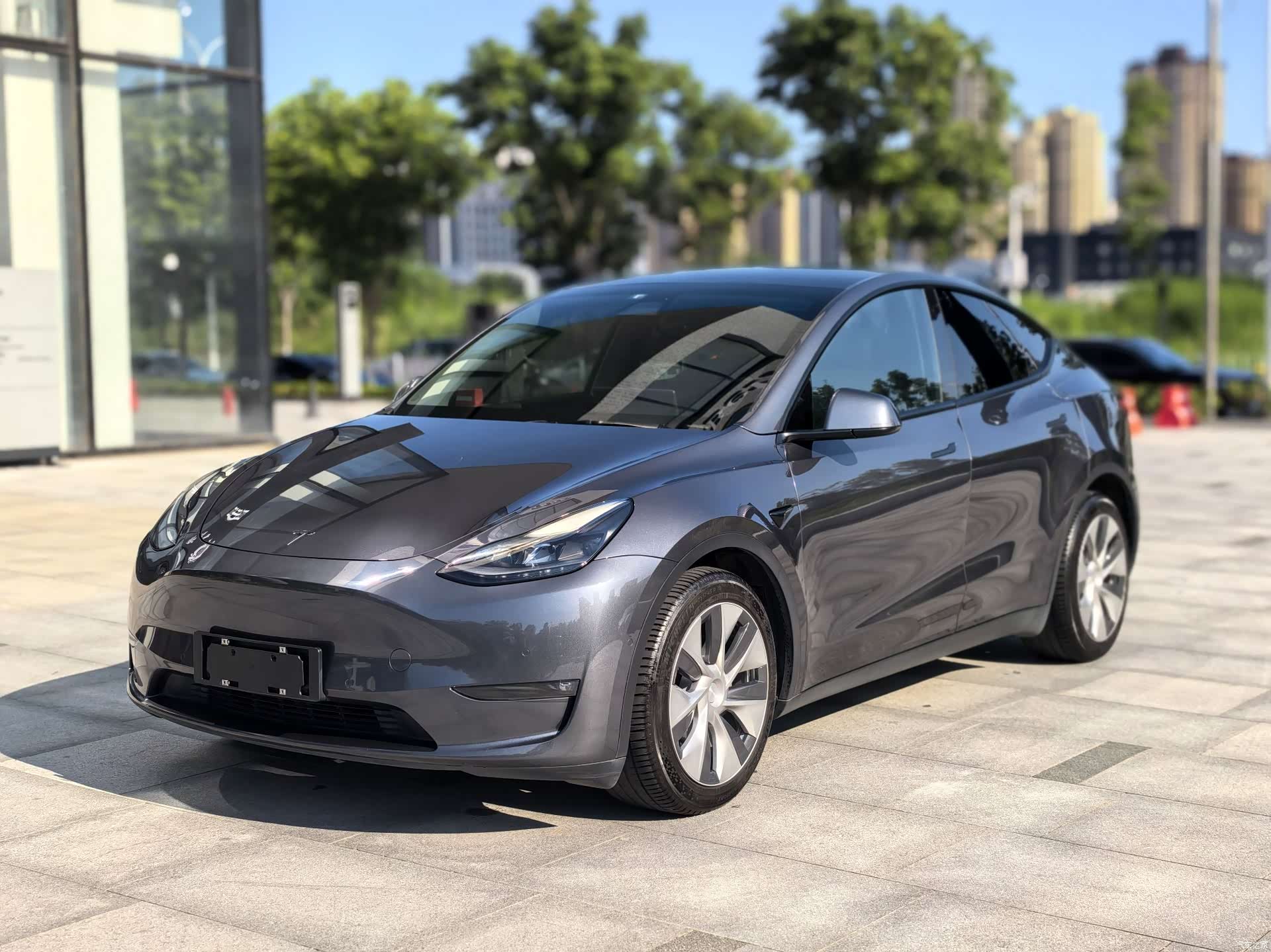Tesla Model Y, 2021 1