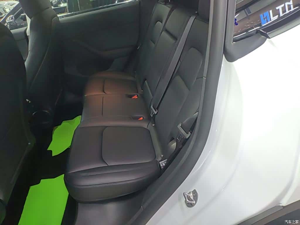 Tesla Model Y, 2024 17
