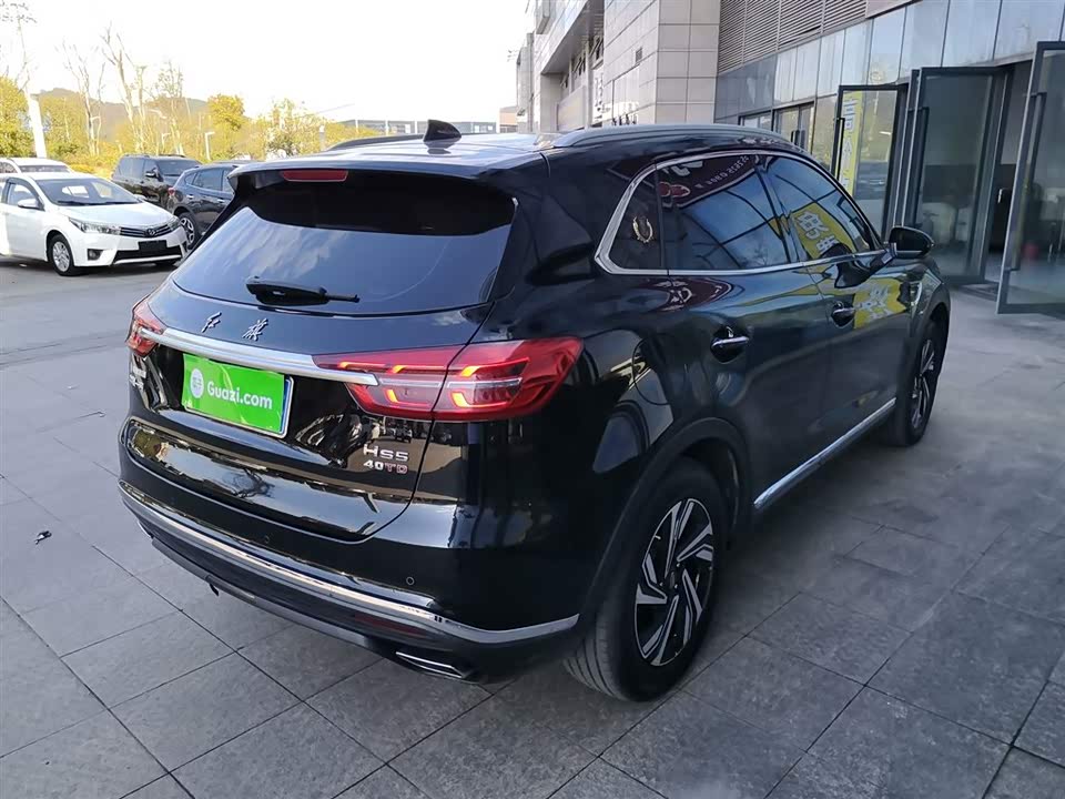 Hongqi HS5