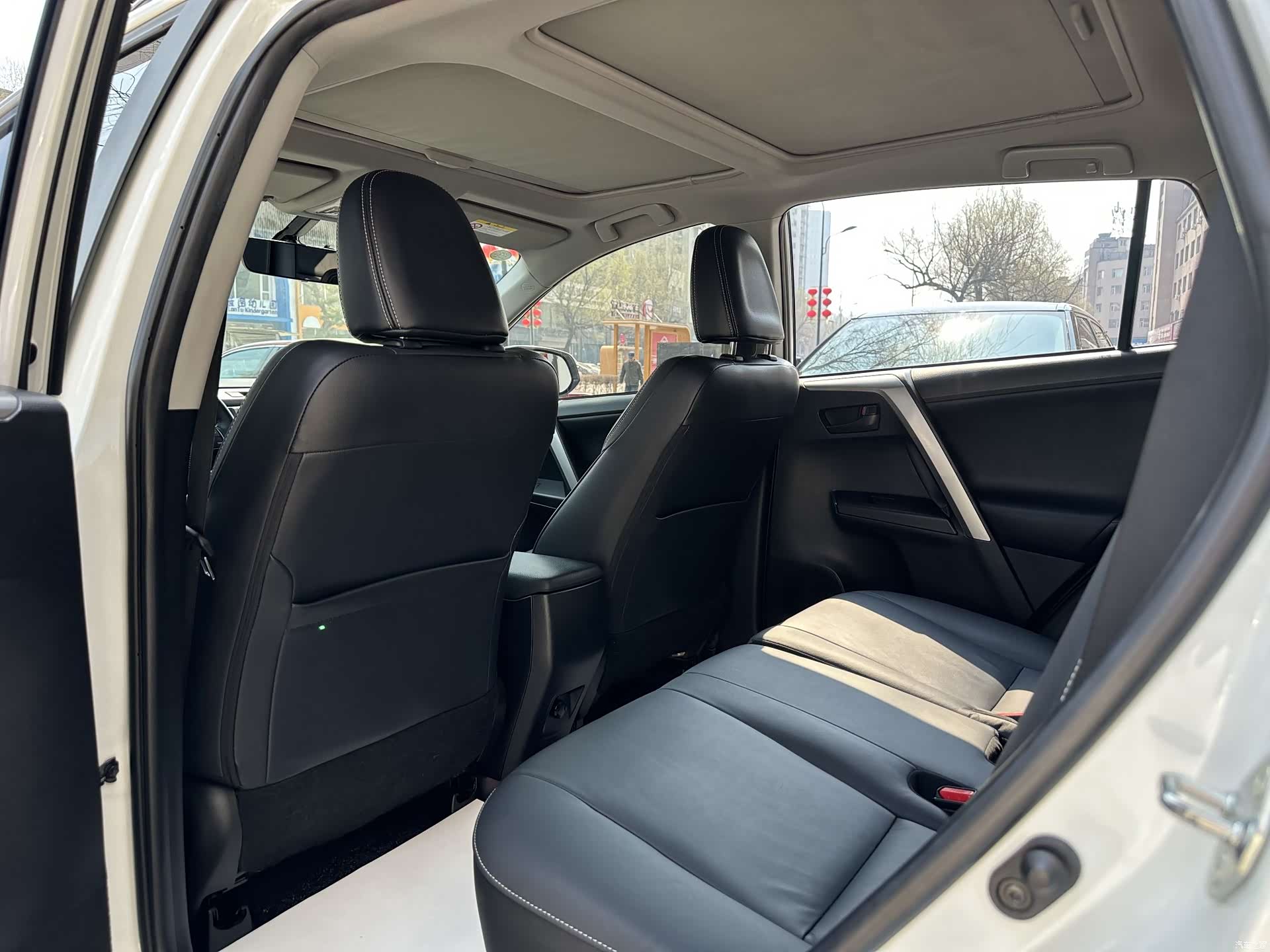 Toyota RAV4, 2017 16