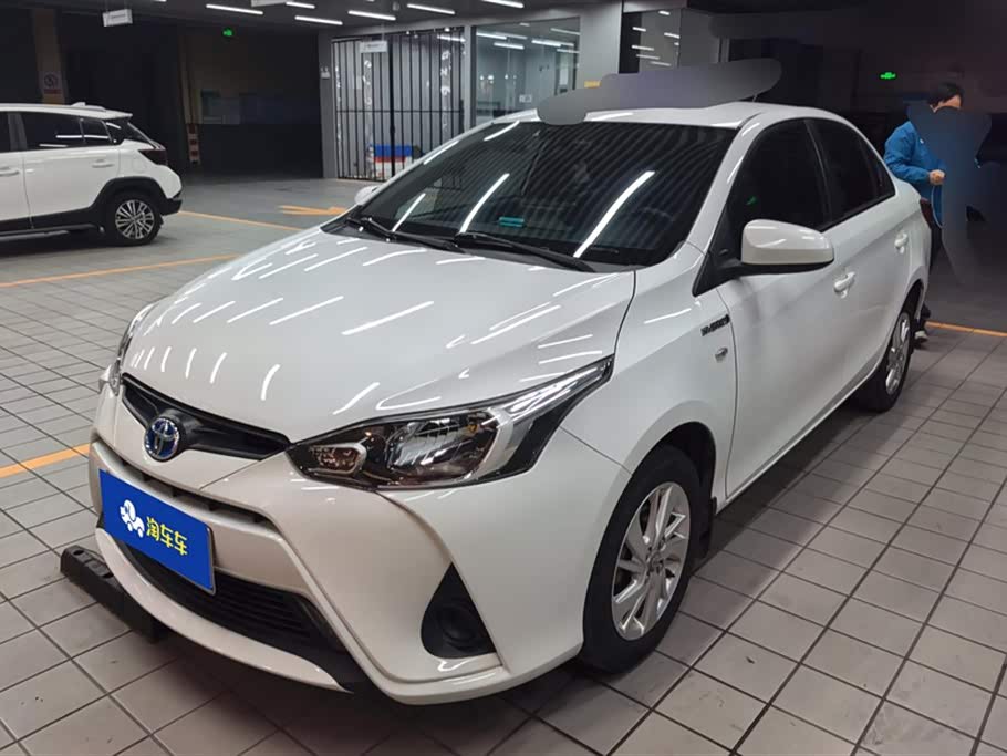 Toyota YARiS L to enjoy