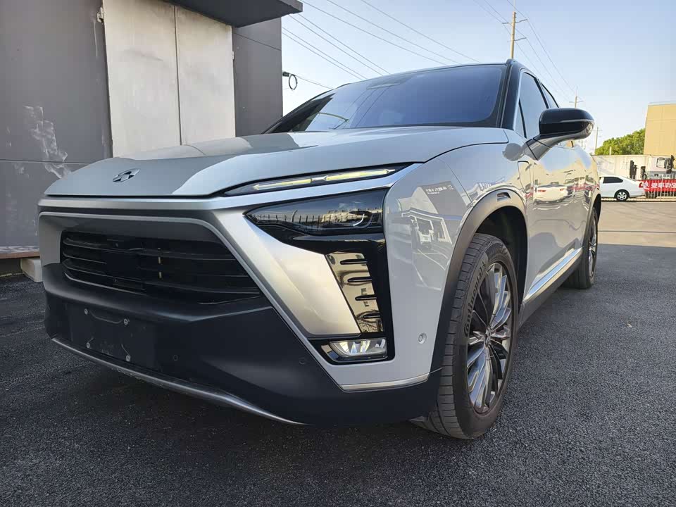 NIO ES8