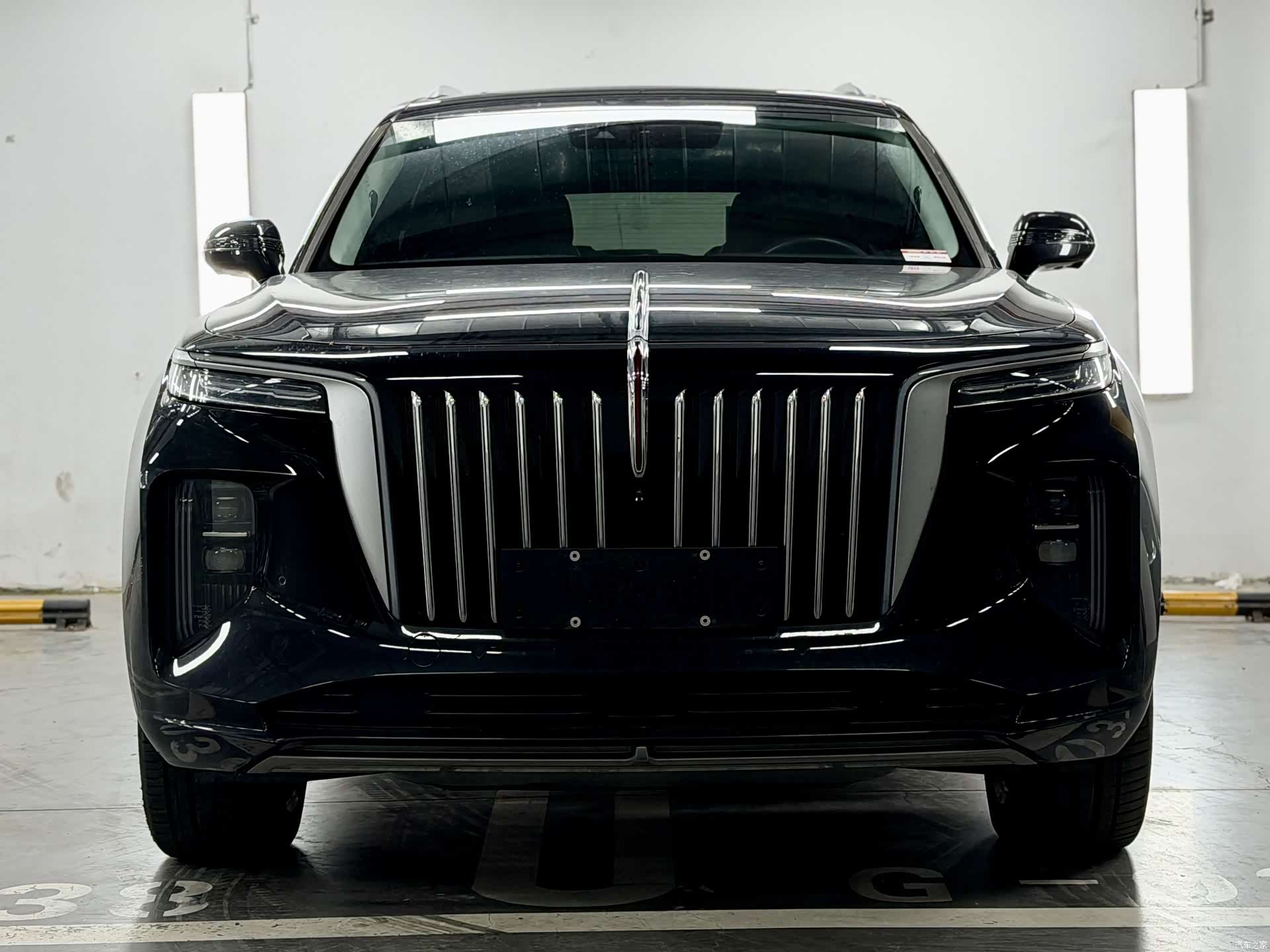 Hongqi E-HS9, 2023 2