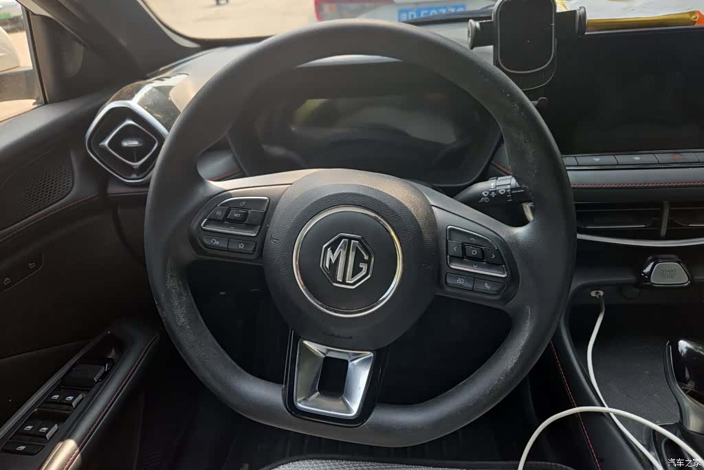 MG MG5, 2025 15