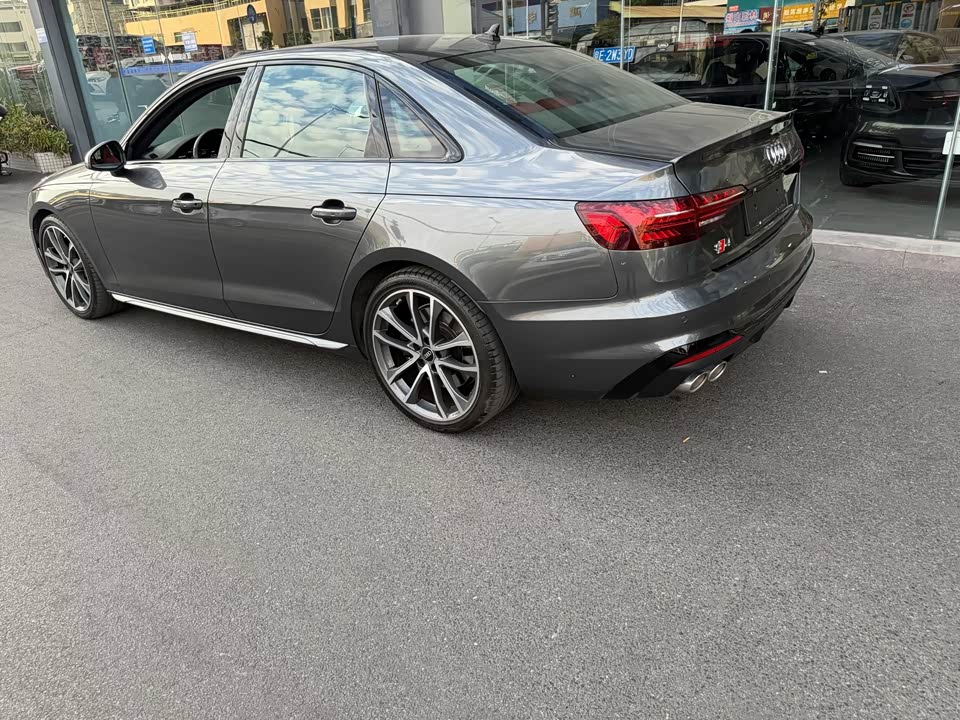 Audi S4