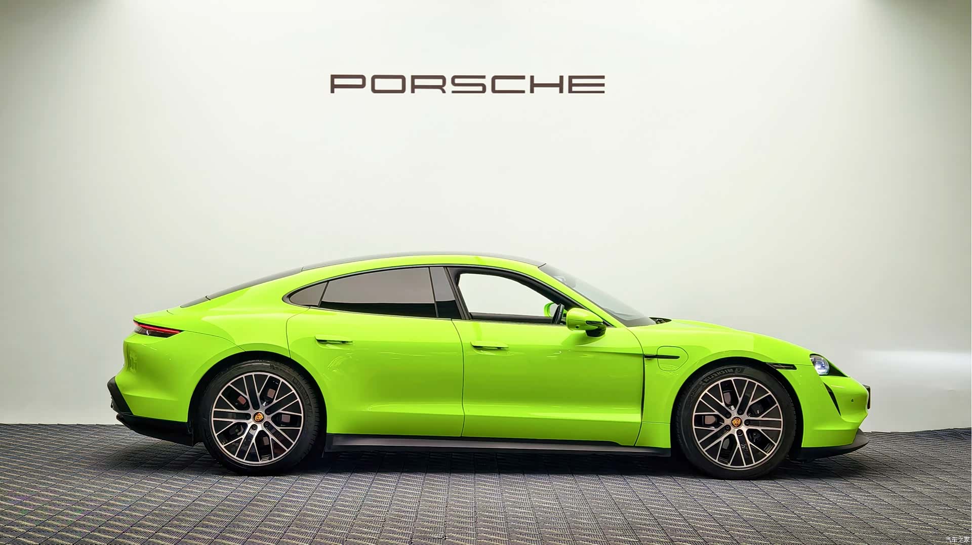 Porsche Taycan, 2022 8
