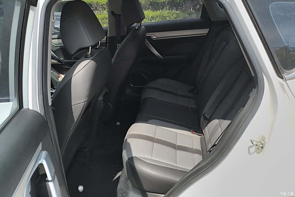 Geely Coolray, 2023 11