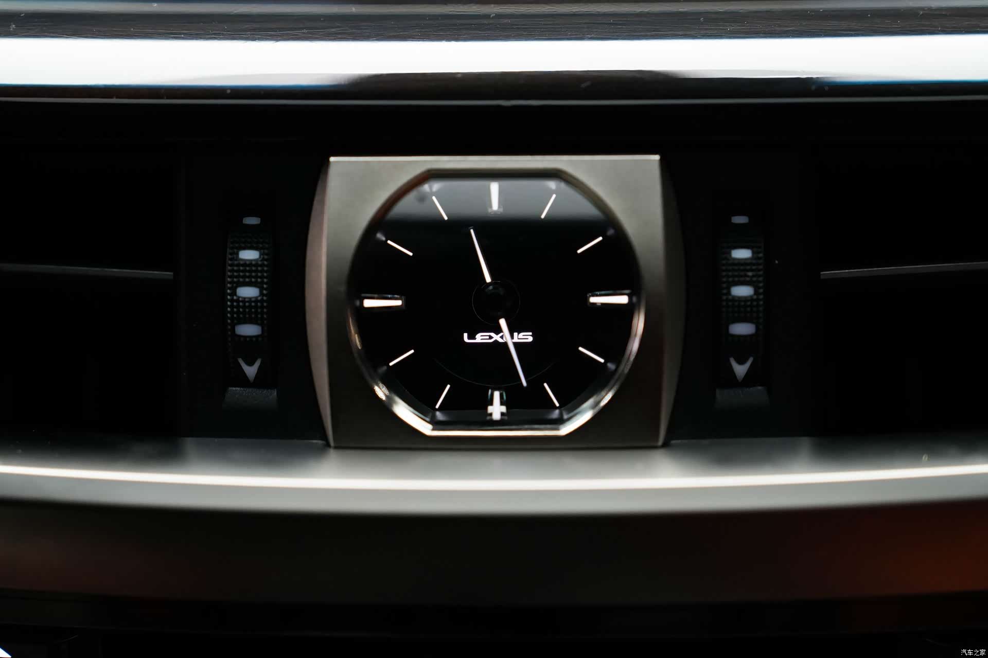 Lexus LX, 2020 14