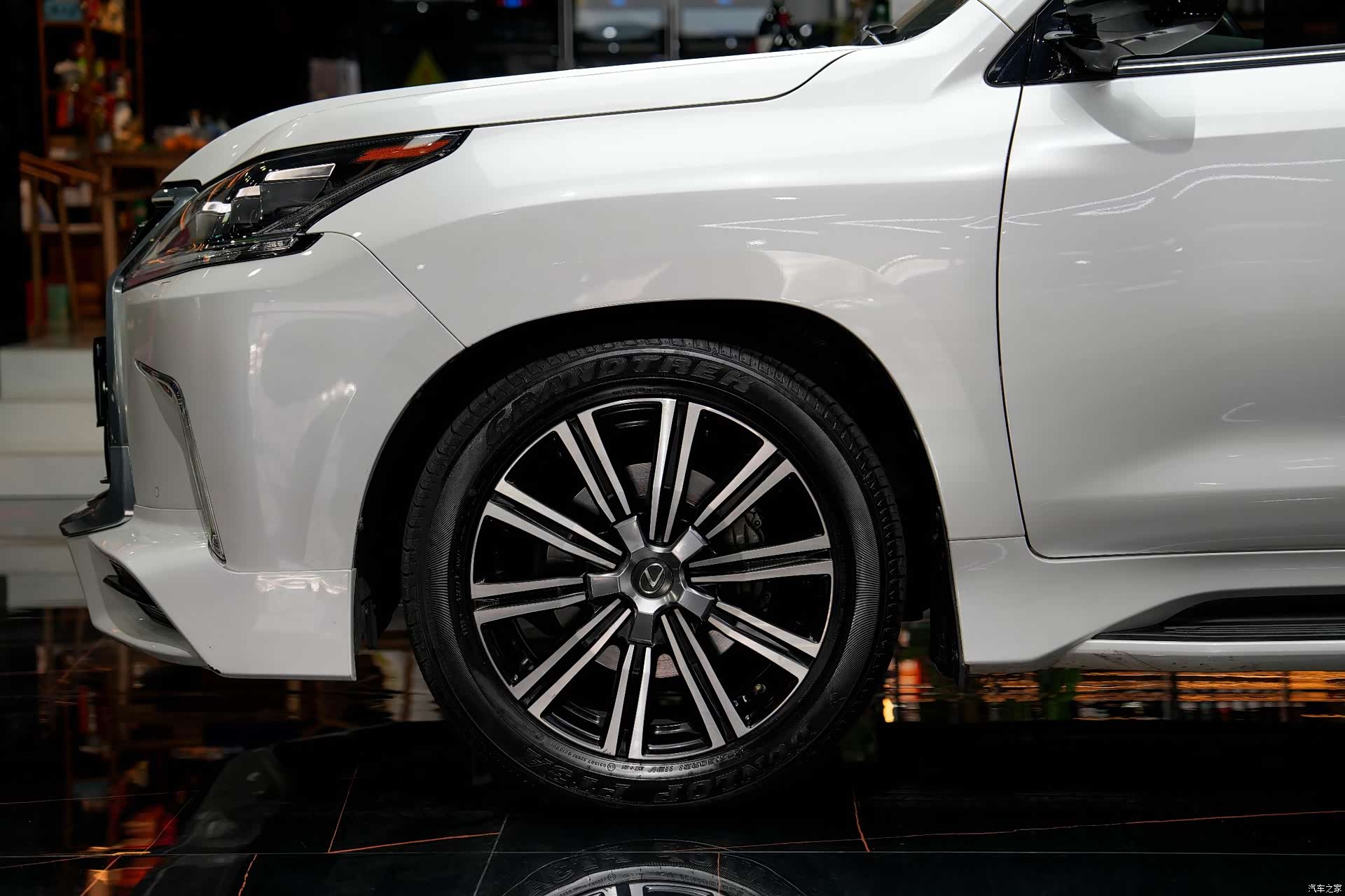 Lexus LX, 2020 4