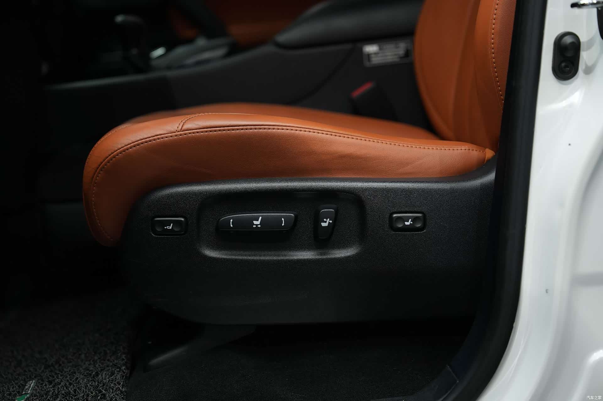 Lexus LX, 2020 30